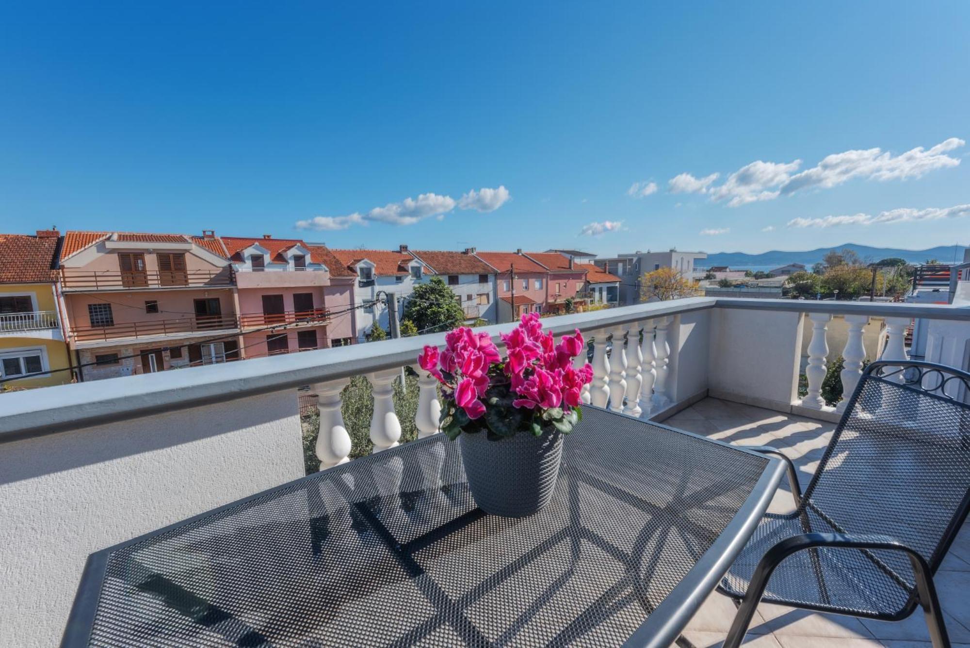 Perica Apartment And Perica Room With Separate Entrance Ζαντάρ Εξωτερικό φωτογραφία