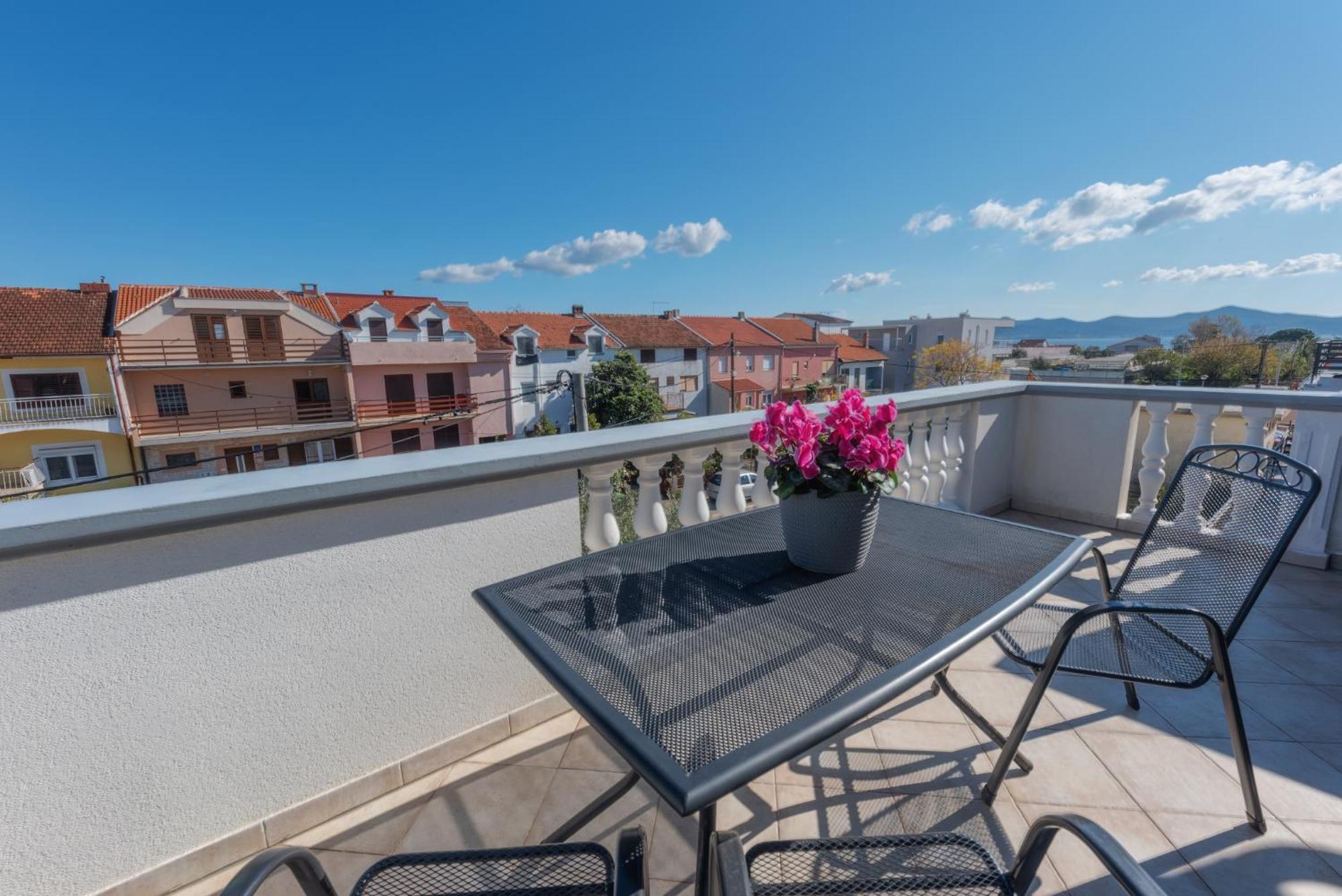 Perica Apartment And Perica Room With Separate Entrance Ζαντάρ Εξωτερικό φωτογραφία